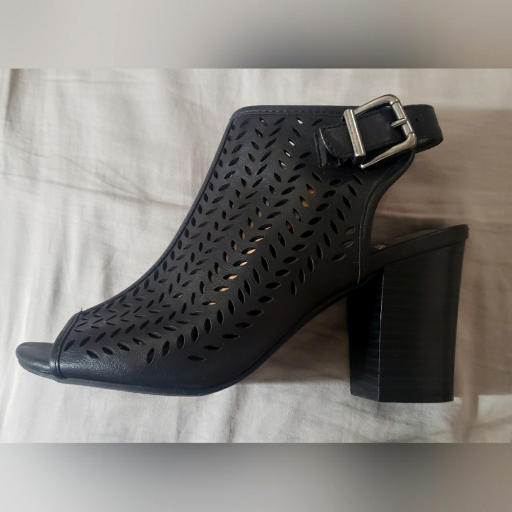 White Mountain Women's leather Shoes in great conditions